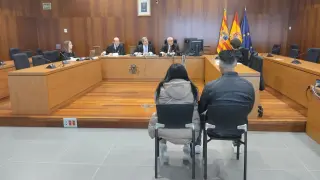 Los acusados, durante el juicio celebrado ayer en la Audiencia de Zaragoza.