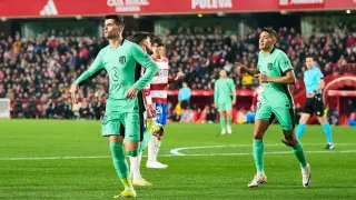Álvaro Morata del Atlético de Madrid celebra el gol ante el Granada en el estadio de Los Carmenes