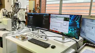 Nuevo equipamiento en Unizar, la Microsonda Electrónica de Emisión de Campo, en el Servicio de Microscopía Electrónica de Materiales del SAI.
