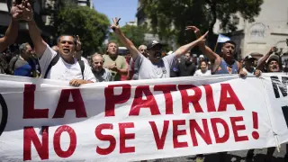 Un momento de la protesta contra las reformas de Milei, este miércoles en Buenos Aires.