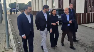 Los diputados aragoneses de Vox a la llegada del hotel donde se ha celebrado la Asamblea General Extraordinaria.