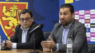 Juan Carlos Cordero, en una rueda de prensa reciente, junto al director general, Raúl Sanllehí.