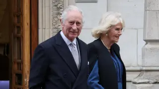 Britains King Charles leaves the London Clinic with Britains Queen Camilla after receiving treatment for an enlarged prostate in London, Britain January 29, 2024. REUTERS/Hannah McKay [[[REUTERS VOCENTO]]]
