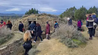 Un grupo de informadores turísticos visitan las trincheras de la Guerra Civil de la Comarca de Los Monegros.