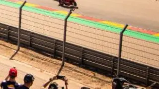 Foto de la salida de la carrera de Moto GP de 2022 en el circuito de Motorland Aragón