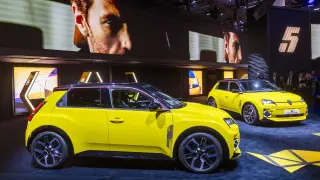 El CEO de Renault, Luca de Meo, presenta en el Salón del Automóvil de Ginebra el nuevo R5.