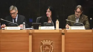Ricardo Oliván, la alcaldesa, Lorena Orduna e Iván Rodríguez durante el pleno del 31 de enero.