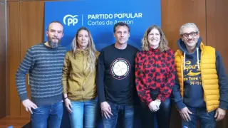 Representantes del colectivo por un convenio aragonés de protección y reforma de menores se han reunido esta semana con la diputada del PP Silvia Casas (segunda por la derecha)
