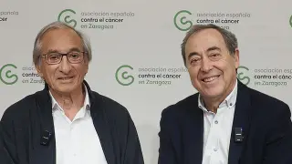 José Luis Ansó y José María Arnal, presidente saliente y entrante de AECC Zaragoza.