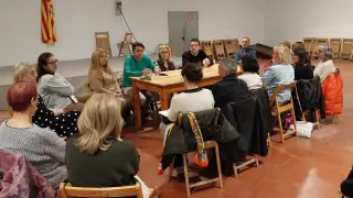Reunión de los representantes del PSOE con las asociaciones vecinales de Huesca.
