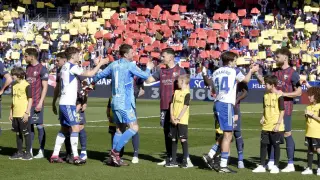 Un momento de los prolegómenos del último Huesca-Real Zaragoza en El Alcoraz.