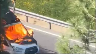 Imagen compartida en rerdes sociales del camión ardiendo