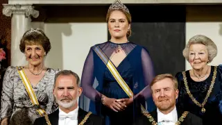 La princesa Amalia Amalia, de pie Felipe VI y su padre NETHERLANDS SPAIN ROYALS