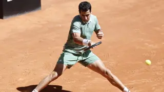 El tenista español Jaume Munar devuelve la bola al portugués Nuno Borges durante el partido de ronda de 128 del Mutua Madrid Open disputado, este miércoles