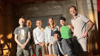 El equipo del documental 'Sin Salida', dirigido por el periodista Fernando Ruiz (en el centro de la imagen)