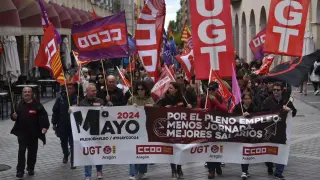 Manifestación del Primero de Mayo organizada por CC. OO. y UGT en Huesca.