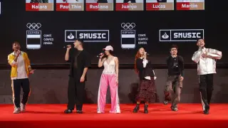 Lucas, Juanjo, Naiara, Ruslana, Martin y Paul Thin interpretando 'La gravedad' ESPAÑA COE MÚSICA