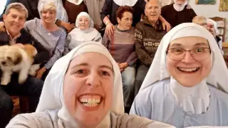 Selfi de las religiosas clarisas del Monasterio de Belorado en Instagram