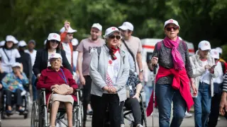 Casi 300 personas han participado en la III Marcha por el buen trato a las personas mayores que se ha celebrado en Zaragoza este jueves