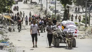 Palestinos desplazados de Jabalia llegan a la ciudad de Gaza