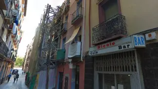 Fachada del inmueble afectado, en la calle de Ramón Pignatelli número 76 de Zaragoza.