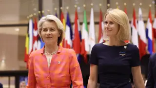 Ursula von der Leyen, presidenta de la Comisión Europea, y la primera ministra de Estonia Kaia Kallas, quien asumirá el Alto Representante de Política Exterior de la UE, en la Conferencia realizada en Bruselas.