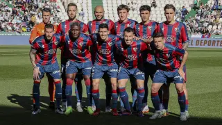 Último once titular de la SD Huesca, presentado en Córdoba el pasado domingo.