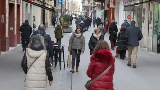 Comercios de la calle San Miguel del centro de Zaragoza.