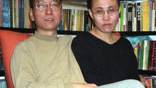 El fallecido escritor chino, Liu Xiaobo, junto a su mujer.