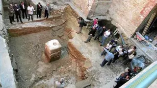 Al día siguiente del hallazgo. Iglesias, Almunia y Elboj acudieron de inmediato a ver las ruinas del teatro romano de Huesca