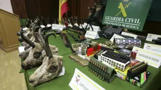 Material incautado a un cazador furtivo en Huesca en 2010