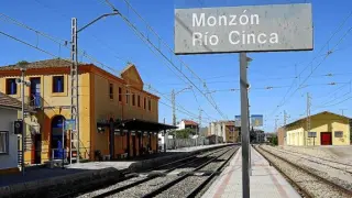 Ayuntamientos y colectivos sociales piden que la red se amplíe hasta la estación Monzón-Río Cinca