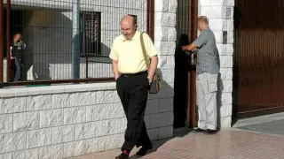 Luis Roldán a la salida del centro de inserción social de Torrero