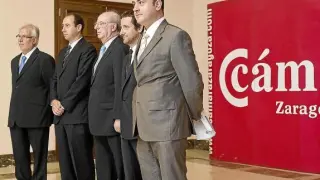Los premiados, con el presidente de Internacionalización de la Cámara y el del Puerto de Tarragona.