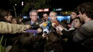 El conseller de Interior de la Generalitat y el alcalde de Castelldefels atienden a los medios tras el accidente