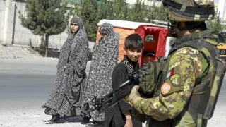 Un soldado italiano de la ISAF, bajo el mando de la OTAN, ayer en la localidad afgana de Herat.