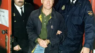 'Txelis' en el aeropuerto de Madrid-Barajas en 1999 al ser extraditado por Francia