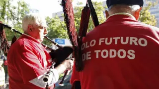 Manifestantes gallegos a las puertas de Industria.