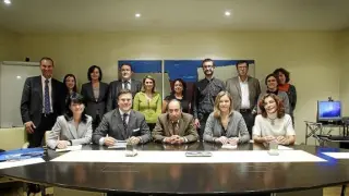 Integrantes de la asociación de mediadores CAMYN en sus oficinas de Zaragoza.