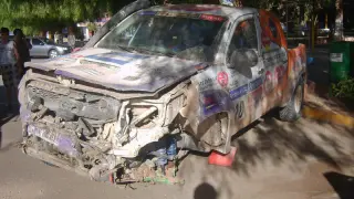 Así quedó el vehículo que atropelló a un seguidor del Dakar