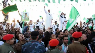 Seguidores animaban ayer al líder libio Muamar Gadafi