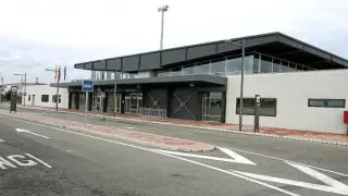 Morlán recalca que el aeropuerto seguirá abierto y apuesta por la continuidad de Pyrenair