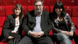 González Macho, con Marta Etura y Judith Colell, tras ser elegido presidente de la Academia