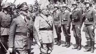Hitler y Mussolini en un desfile de la Segunda Guerra Mundial.