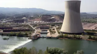 Una fuga de 25.000 litros de agua radiactiva moja el calzado de 14 operarios de Ascó