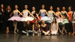 Las bailarinas del Joven Ballet del Pirineo han cosechado numerosos premios en Tarragona.