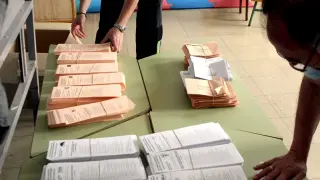 Preparativos en un colegio electoral.