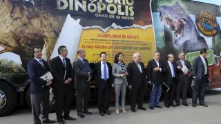 Presentación del autobús Dinopolis que recorrerá toda España.