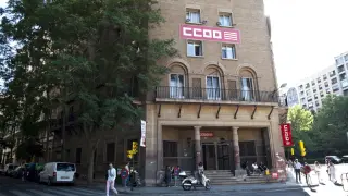 El edificio de CC.OO. localizado en Paseo Constitución.