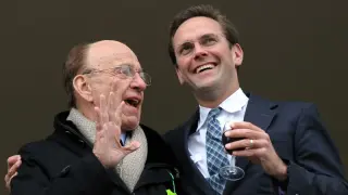 Rupert y James Murdoch, padre e hijo, en una imagen de archivo